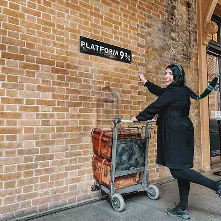 Platform 9 3/4 By Condokeeper Londres Extérieur photo